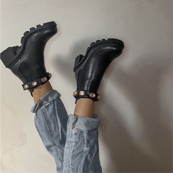 Steve Madden Boots - Picture 5 of 10